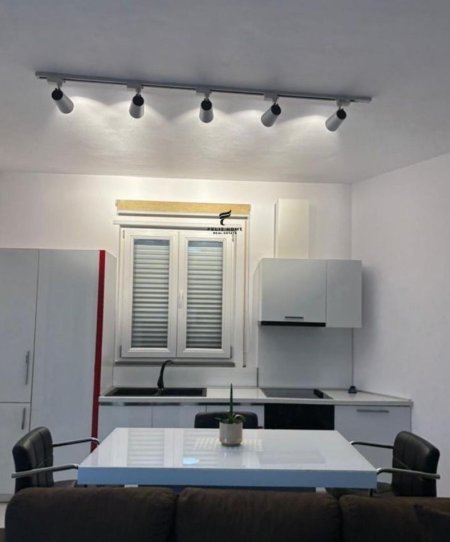 Tirane, jepet me qera apartament 1+1 Kati 3, 85 m² 600 € (SELITA E VJETER)