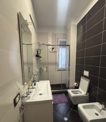 Tirane, jepet me qera apartament 1+1 Kati 3, 85 m² 600 € (SELITA E VJETER)