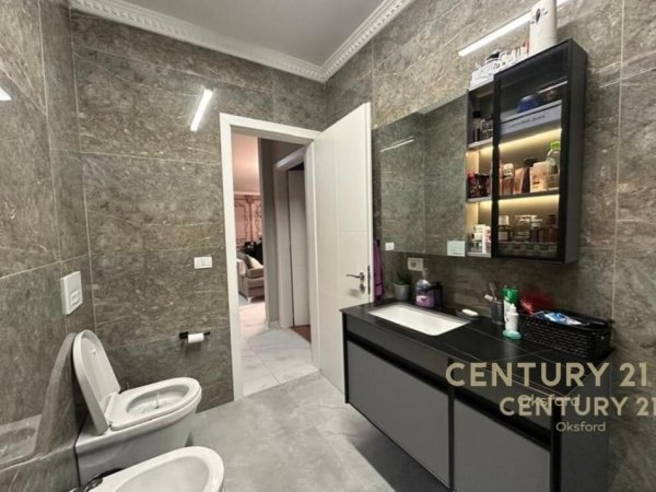 Tirane, shitet apartament 1+1 Kati 3, 75 m² 128.000 € (Liqeni i Farkes)