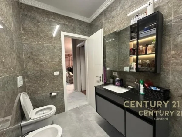 Tirane, shitet apartament 1+1 Kati 3, 75 m² 128.000 € (Liqeni i Farkes)