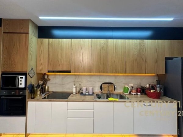 Tirane, shitet apartament 1+1 Kati 3, 75 m² 128.000 € (Liqeni i Farkes)