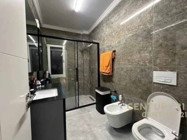 Tirane, shitet apartament 1+1 Kati 3, 75 m² 128.000 € (Liqeni i Farkes)