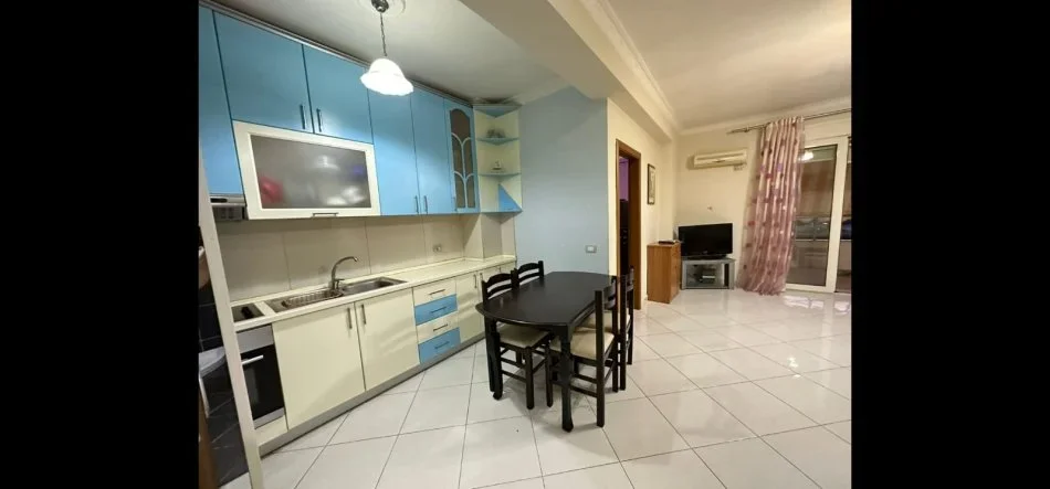 Vlore, jepet me qera apartament 1+1 , 70 m² 350 € 
