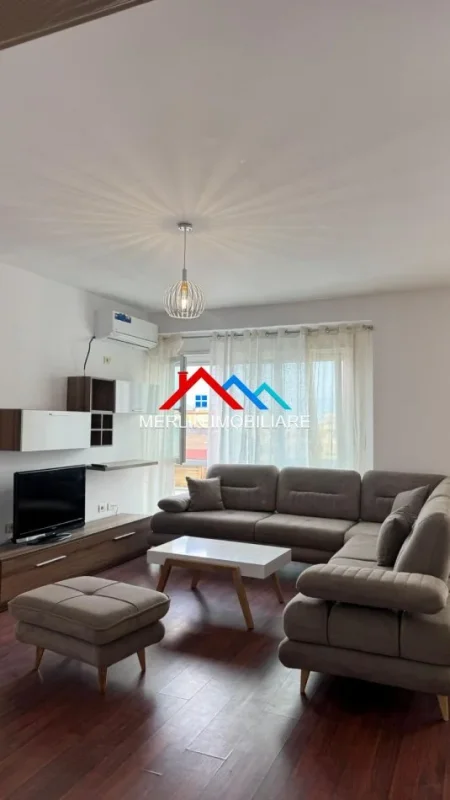 Tirane, jepet me qera apartament 1+1+Ballkon Kati 5, 100 m² 700 € (Rruga Bill Klinton)