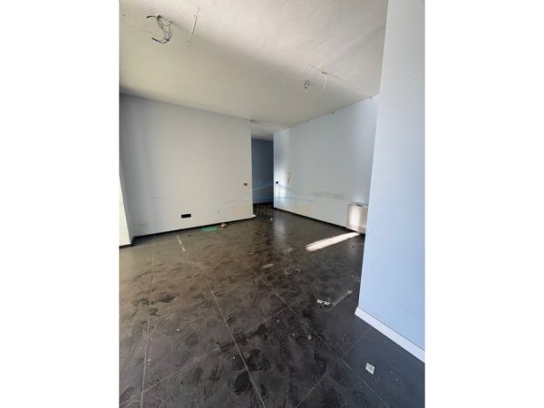 Tirane, jepet me qera ambjent biznesi Kati 2, 377 m² 5.000 €