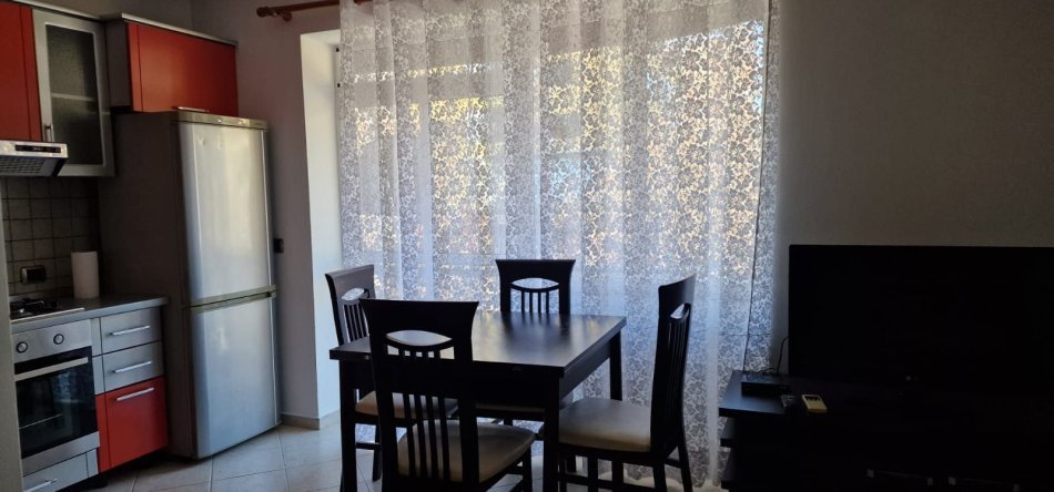 Tirane, jepet me qera apartament 2+1 Kati 2, 70 m² 650 € (21 DHJETORI)