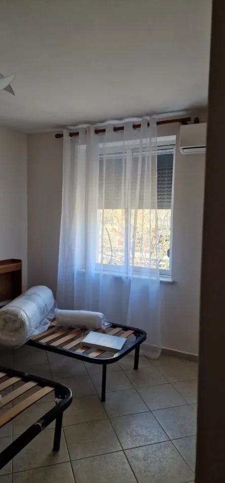 Tirane, jepet me qera apartament 2+1 Kati 2, 70 m² 650 € (21 DHJETORI)