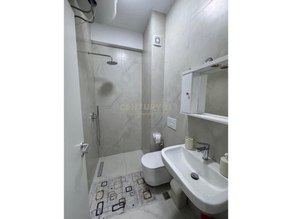 Tirane, jap me qera apartament 1+1 Kati 0, 47 m² 475 € (Ali Demi)