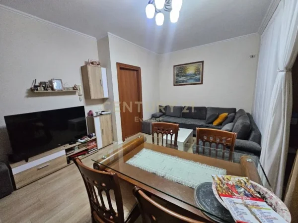 Tirane, jap me qera apartament 2+1 Kati 4, 75 m² 750 € (Vizion Plus)
