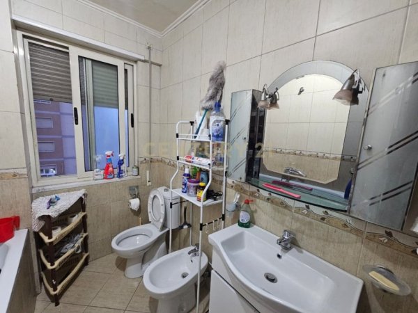 Tirane, jap me qera apartament 2+1 Kati 4, 75 m² 750 € (Vizion Plus)