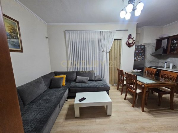 Tirane, jap me qera apartament 2+1 Kati 4, 75 m² 750 € (Vizion Plus)