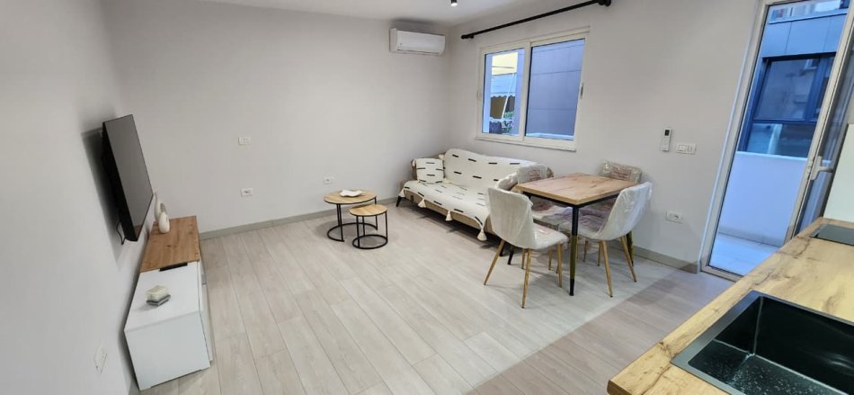 Tirane, jepet me qera apartament Kati 4, 50 m² 700 € (Piramida)