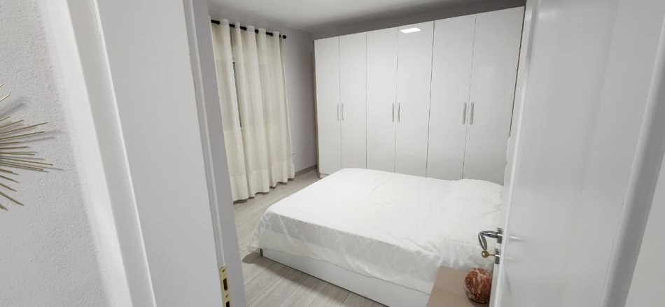 Tirane, jepet me qera apartament Kati 4, 50 m² 700 € (Piramida)