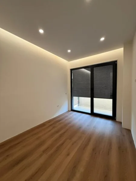 Tirane, shitet apartament 2+1+Ballkon Kati 3, 118 m² 330.000 € (Liqeni i That)