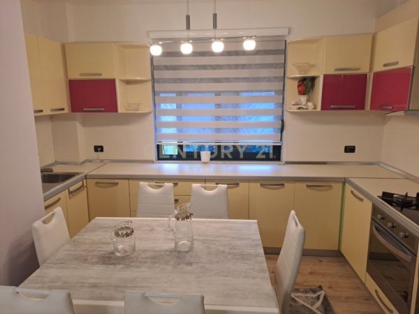 Tirane, jap me qera apartament 2+1 Kati 2, 118 m² 650 € (Rruga Eduart Mano)