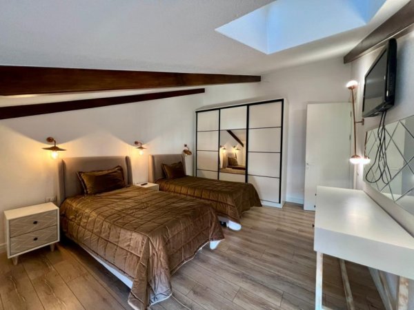 Tirane, jepet me qera apartament+verande | Penthouse 3+1+Ballkon Kati 2, 250 m² 2.200 € (Secret Garden Residence)