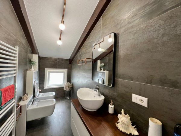 Tirane, jepet me qera apartament+verande | Penthouse 3+1+Ballkon Kati 2, 250 m² 2.200 € (Secret Garden Residence)