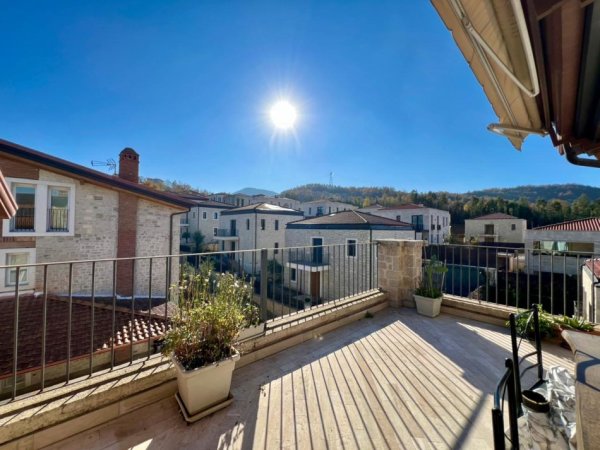 Tirane, jepet me qera apartament+verande | Penthouse 3+1+Ballkon Kati 2, 250 m² 2.200 € (Secret Garden Residence)