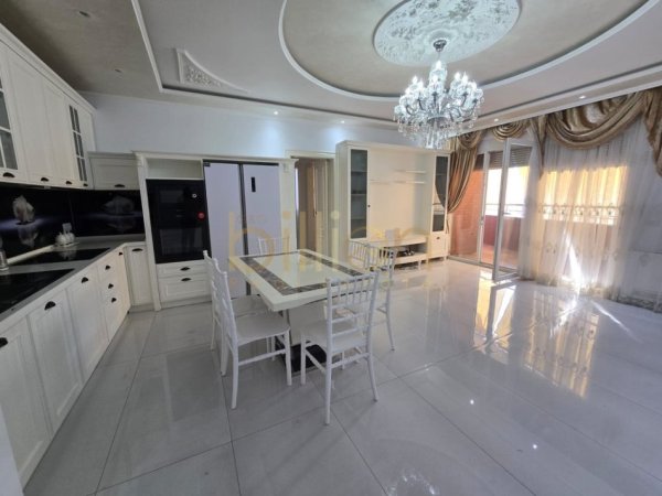 Tirane, shitet apartament 2+1+Ballkon Kati 7, 250.000 € 