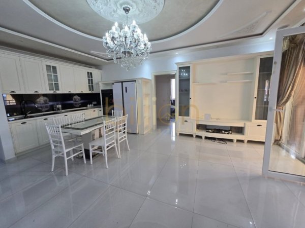 Tirane, shitet apartament 2+1+Ballkon Kati 7, 250.000 € 