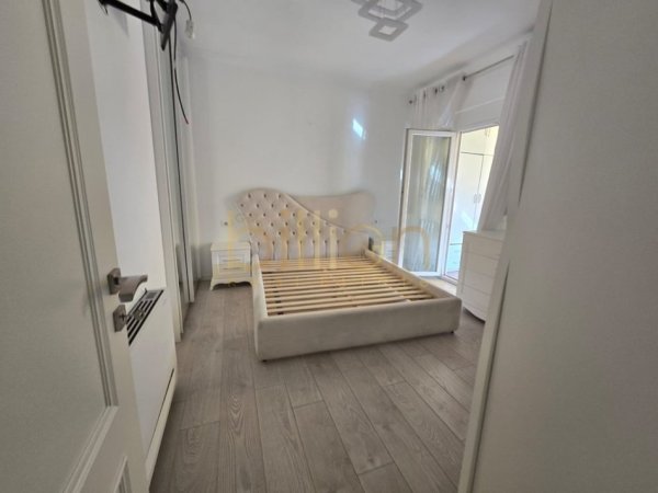 Tirane, shitet apartament 2+1+Ballkon Kati 7, 250.000 € 