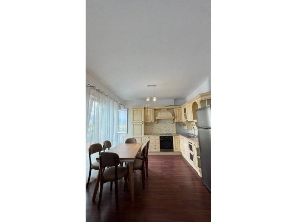 Tirane, jap me qera apartament 2+1+Ballkon , 550 € 