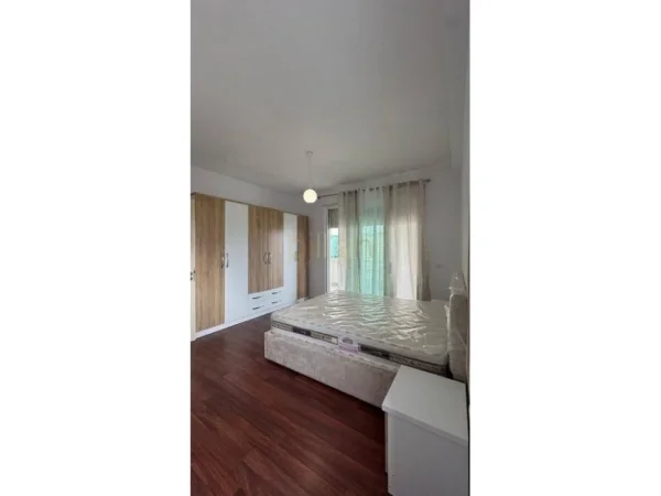 Tirane, jap me qera apartament 2+1+Ballkon , 550 € 