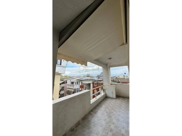 Tirane, jap me qera apartament 2+1+Ballkon , 550 € 