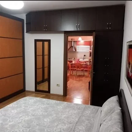 Tirane, jepet me qera apartament 1+1 Kati 4, 65 m² 600 € (Market Joena 21 Dhjetori)