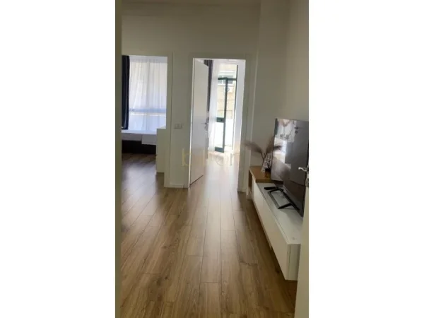 Tirane, jepet me qera apartament 2+1+Ballkon , 800 € 