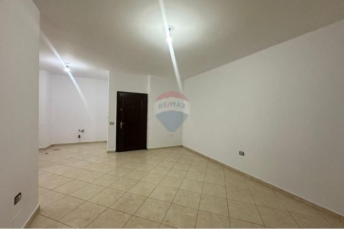 Tirane, shitet apartament 1+1 , 75 m² 97.000 € (Yzberisht, Pallatet Cabej)