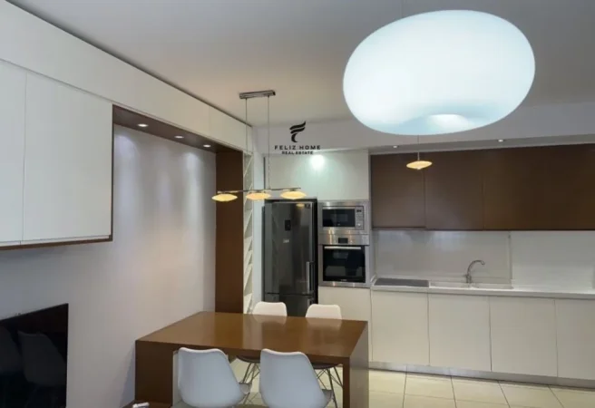 Tirane, jepet me qera apartament 1+1 , 70 m² 750 € (5 MAJI)