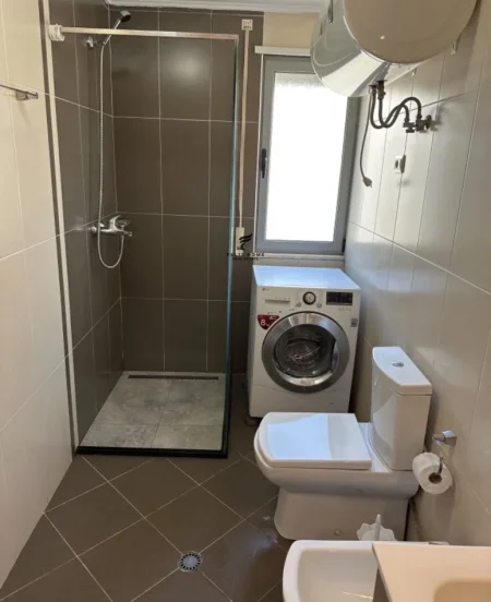 Tirane, jepet me qera apartament 1+1 , 70 m² 750 € (5 MAJI)