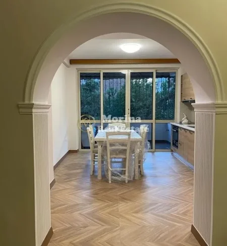 Tirane, jepet me qera apartament 3+1 Kati 2, 120 m² 700 € (Mozaiku i Tiranes)