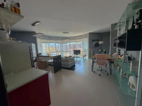 Tirane, jepet me qera apartament 2+1 , 