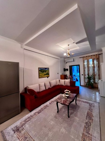 Tirane, jepet me qera apartament 2+1+Ballkon Kati 2, 110 m² 50.000 leke