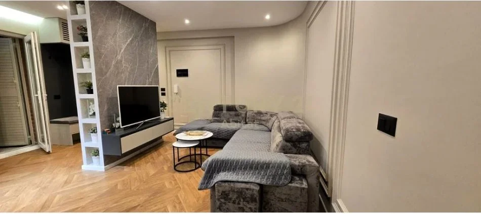 Tirane, shitet apartament 1+1 Kati 1, 72 m² 170.000 € (kodra e diellit)