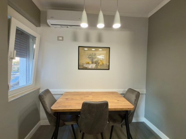 Tirane, jepet me qera apartament 1+1 Kati 1, 59 m² 570 € (Shkolla e Kuqe)