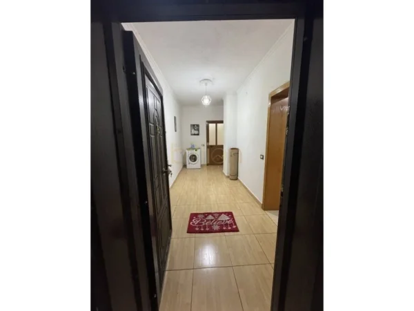 Tirane, jepet me qera apartament 2+1 Kati 3, 450 € 