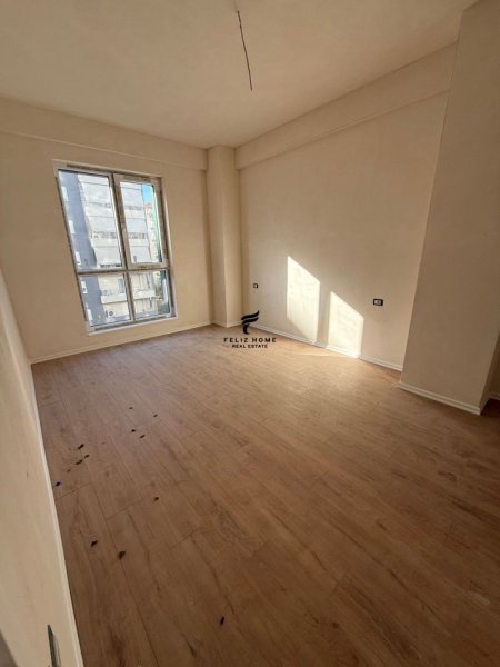 Tirane, jepet me qera zyre Kati 3, 100 m² 1.200 € (KOMUNA E PARISIT)