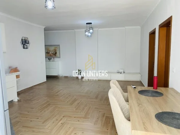 Tirane, jepet me qera apartament 2+1+Ballkon Kati 2, 85 m² 650 € (Rruga Don Bosko)