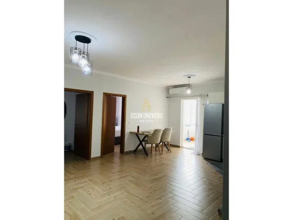 Tirane, jepet me qera apartament 2+1+Ballkon Kati 2, 85 m² 650 € (Rruga Don Bosko)