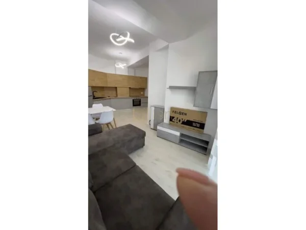 Tirane, jap me qera apartament 2+1 , 570 € 