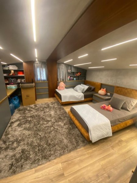 Tirane, jepet me qera apartament 3+1+Ballkon Kati 5, 150 m² 1.700 € (liqeni thate)