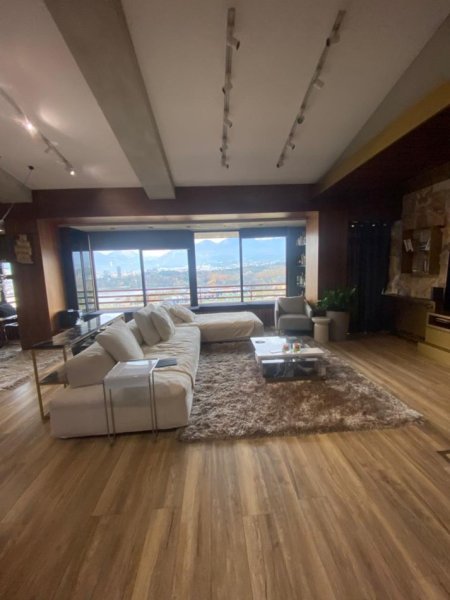 Tirane, jepet me qera apartament 3+1+Ballkon Kati 5, 150 m² 1.700 € (liqeni thate)