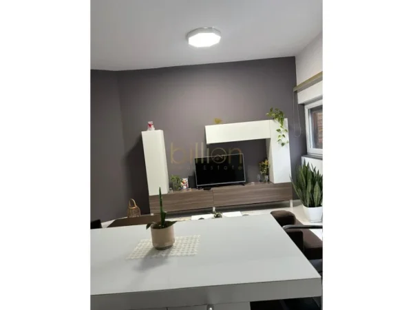 Tirane, jap me qera apartament 1+1+Ballkon , 85 m² 650 € 