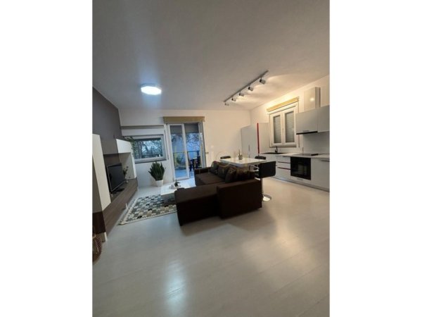 Tirane, jap me qera apartament 1+1+Ballkon , 85 m² 650 € 