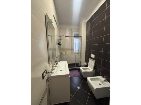 Tirane, jap me qera apartament 1+1+Ballkon , 85 m² 650 € 