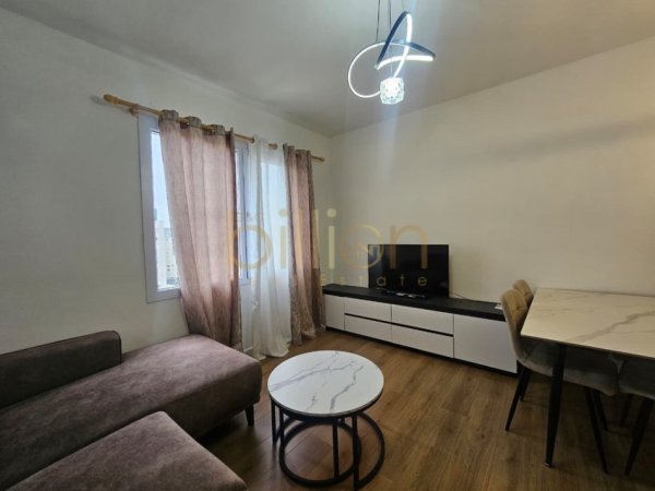 Tirane, jepet me qera apartament 3+1+Ballkon , 800 € 