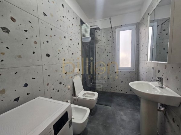 Tirane, jepet me qera apartament 3+1+Ballkon , 800 € 